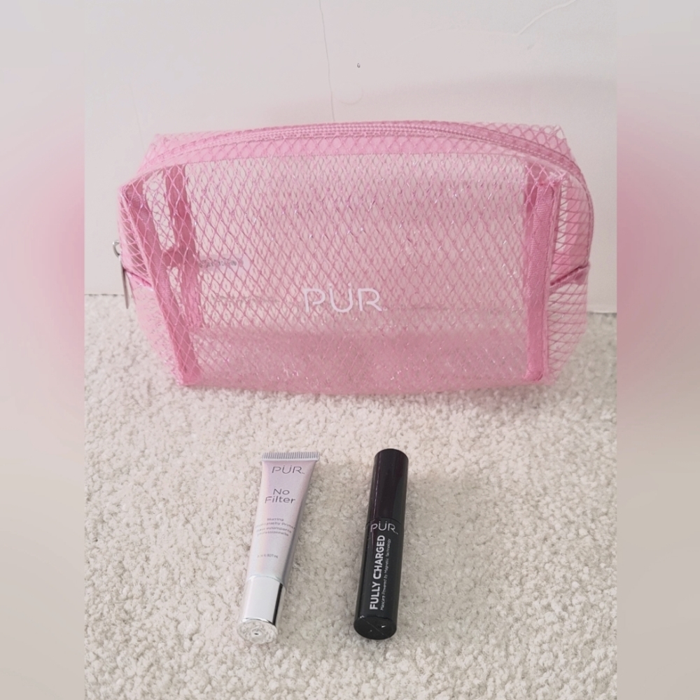 PÜR 3 piece gift set. No Filter Primer, Fully Charged Mascara, Small Pink Bag